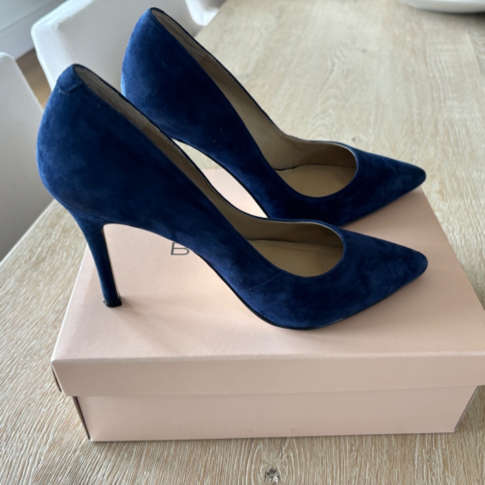 BCBGeneration Treasure Suede Pumps - Color Eclipse Blue - Size 7.5